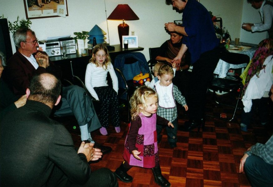 2001.11.11.02.20 puck midden in de kamer